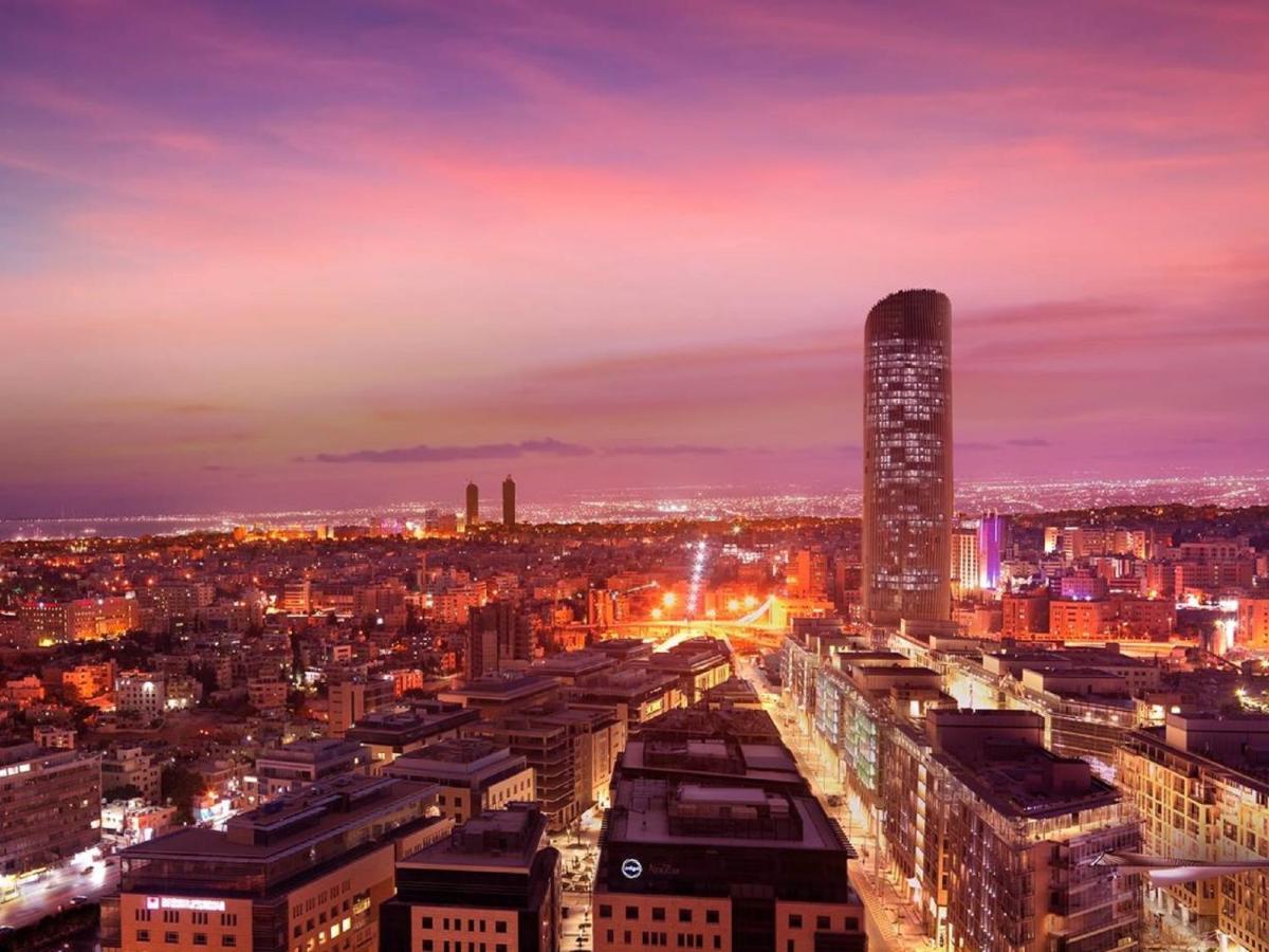ホテル アンマン ロタナ エクステリア 写真 View of the city at night