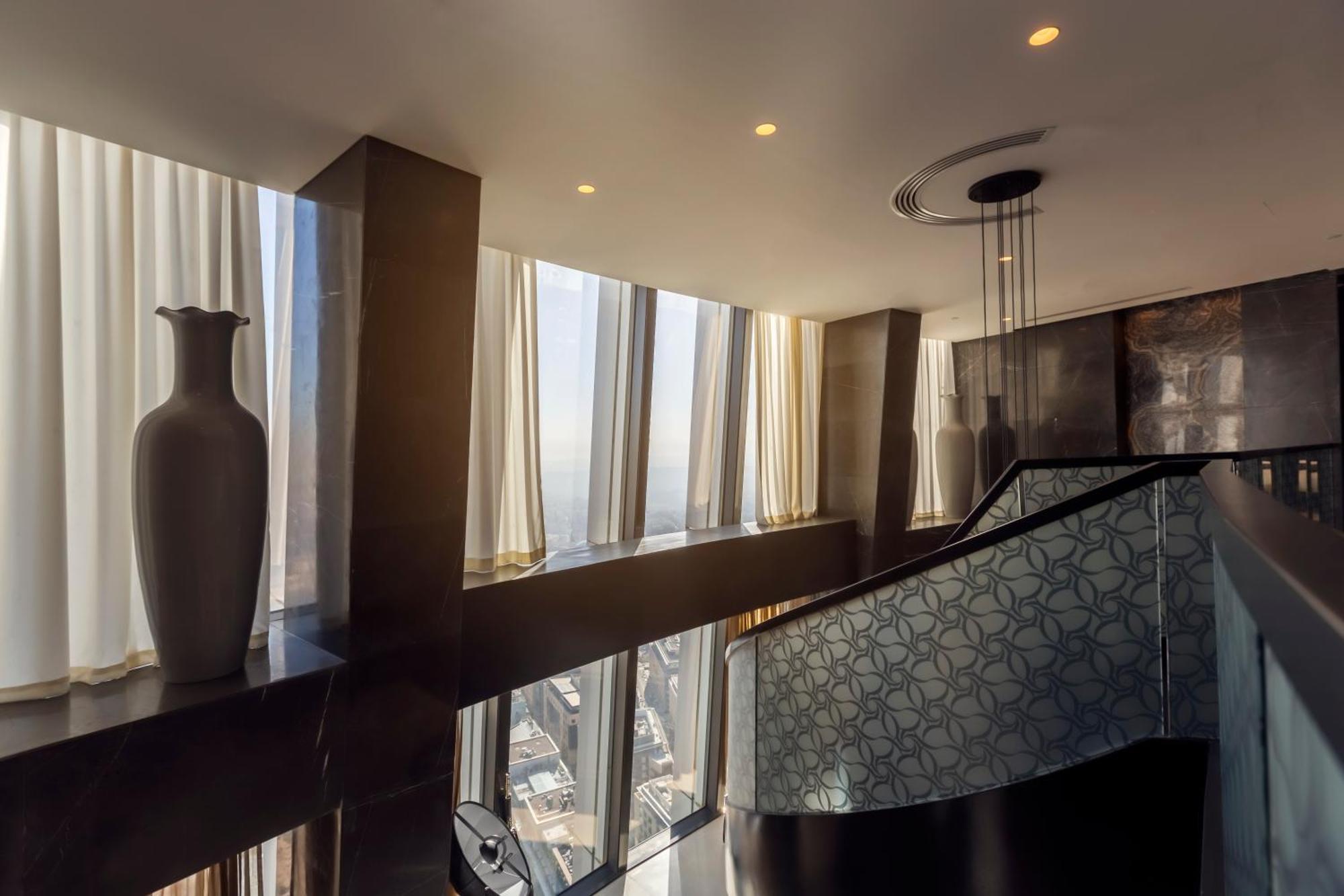 ホテル アンマン ロタナ エクステリア 写真 The interior of the 57th floor